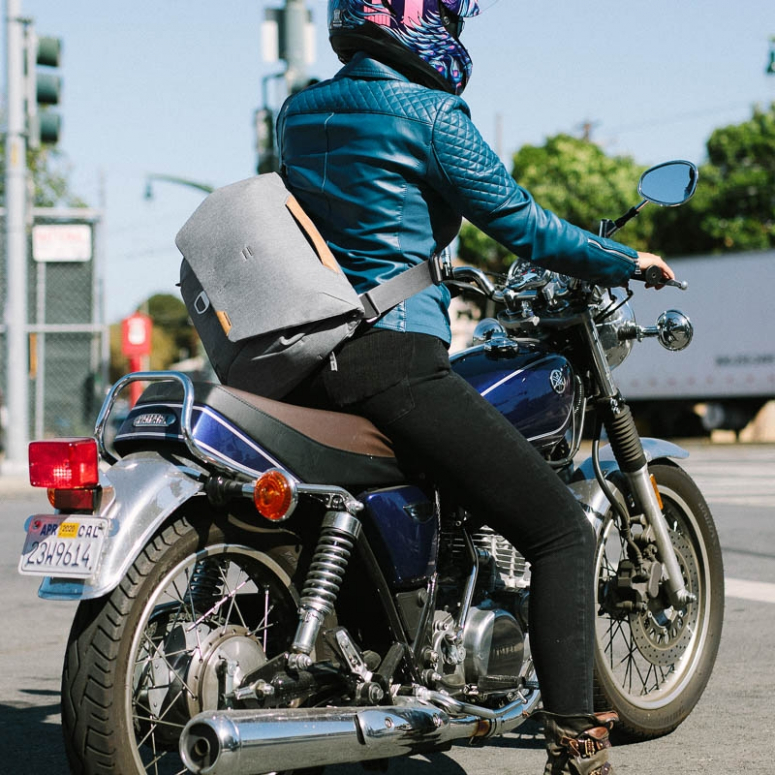 Peak Design Everyday Messenger Bag 13 V2 Hellgrau Foto Erhardt