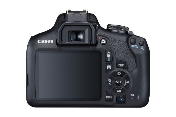 Canon EOS 2000D Kit + EF-S 18-55mm f3.5-5.6 IS II