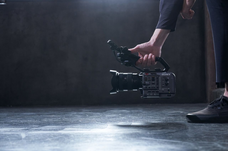 Videocamera Sony ILME-FX6V con sistema di montaggio E.