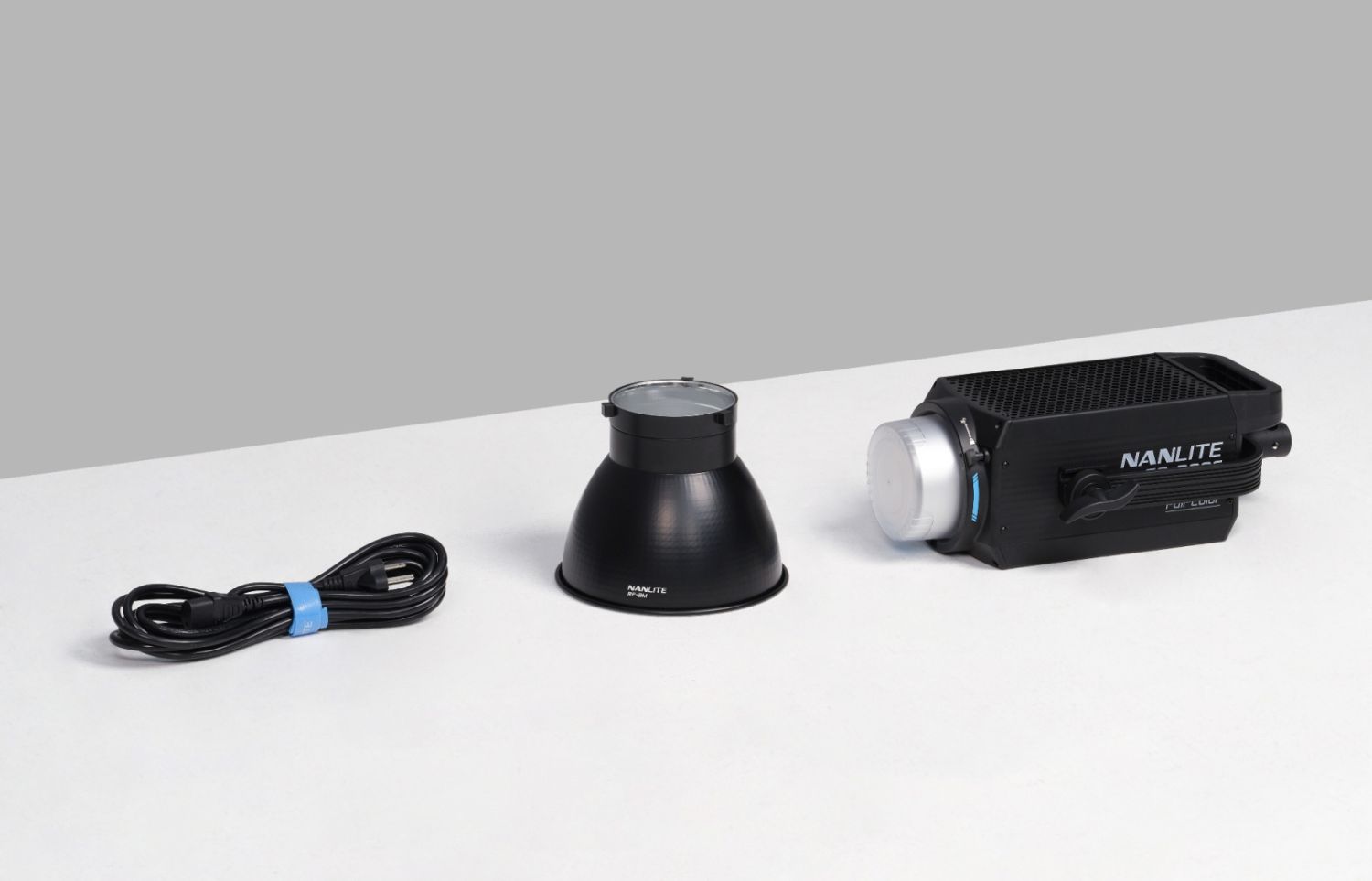 NANLITE FS-300C Full-Color Studio-Scheinwerfer