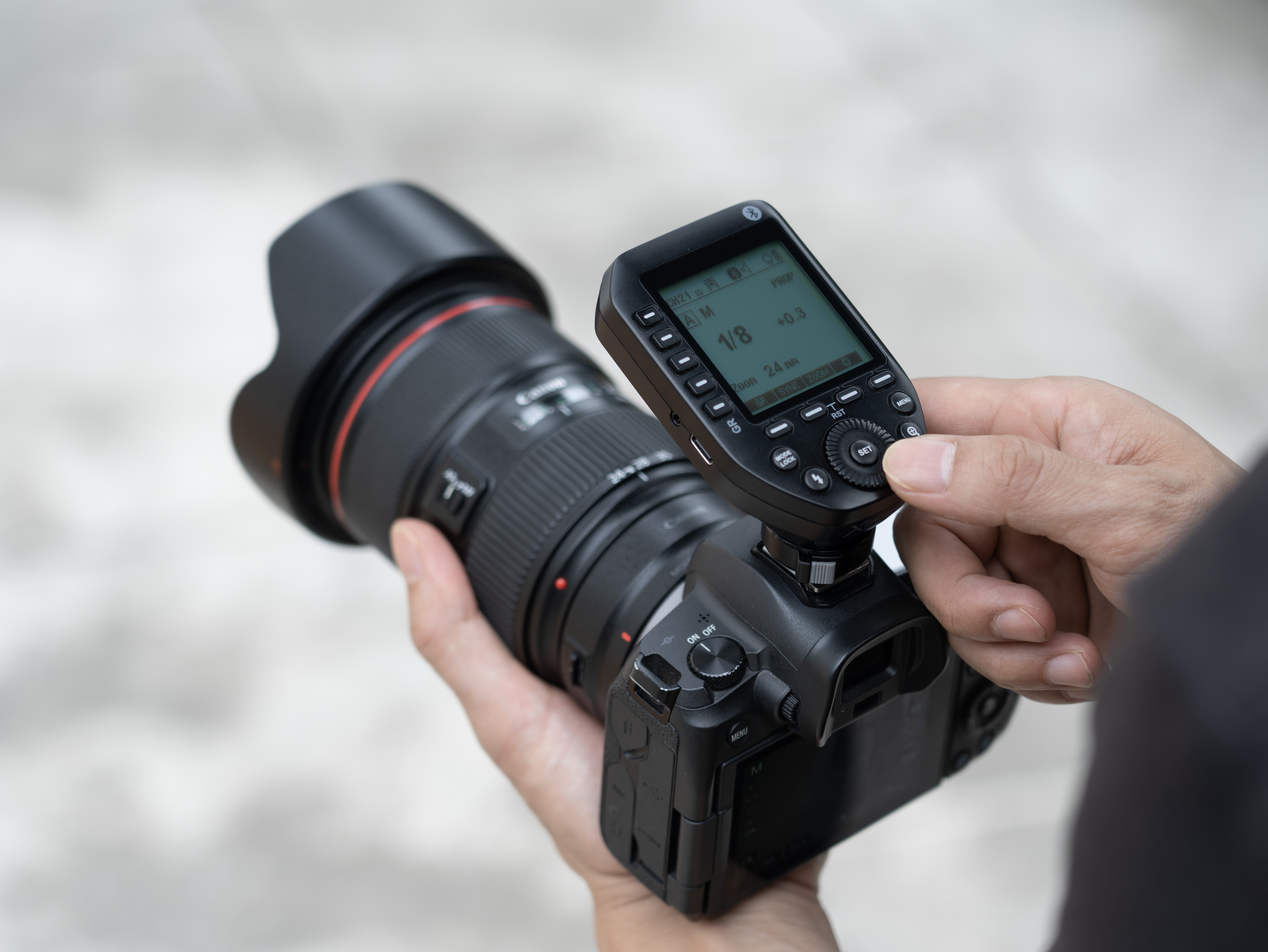 thumbnail interactive-video image 1 of Flashpoint R2 Pro MarkII 2.4GHz Transmitter For Fujifilm Cameras (FP-RRR2PRO-F-MII) 1 of 3