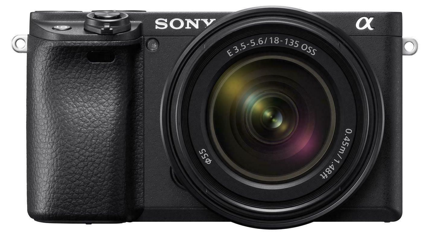 Sony Alpha ILCE-6400 + 18-135mm OSS black customer return