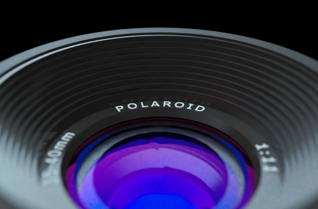Polaroid 600 Close Up Instant Camera with B&W 600 Film & Accessory