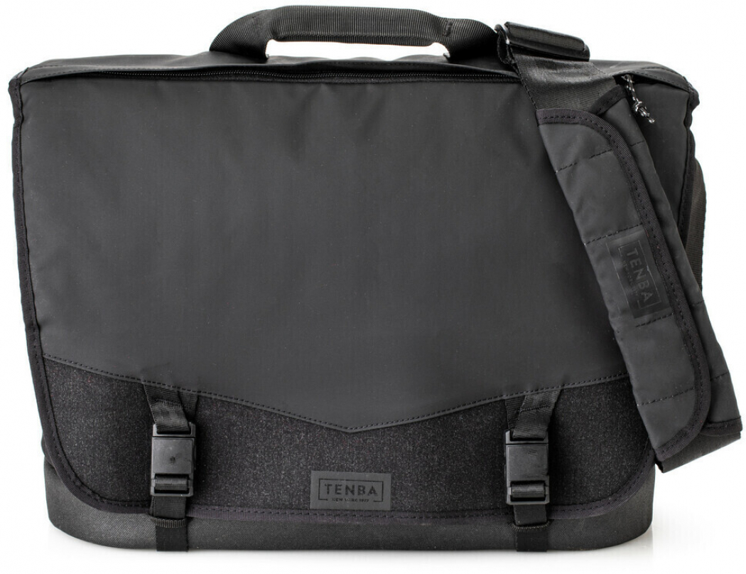 Amazon.com : Amazon Basics Large DSLR Gadget Bag, Black with Orange  Interior, Solid : Photographic Equipment Bags : Electronics