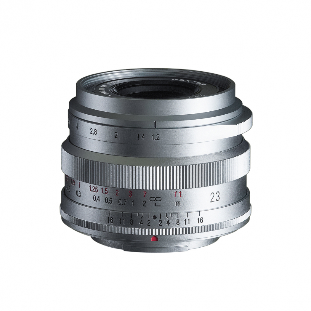 Voigtländer NOKTON 23mm F1.2 Voigtländer Nokton 23mm F1.2 Fuji X-Mount, silver - Foto Erhardt