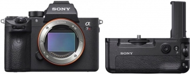 Sony Alpha ILCE-7R IIIA + Batteriehandgriff VG-C3EM