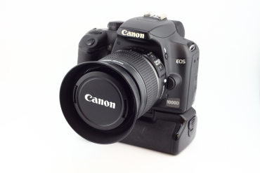 Canon EOS 1000D + EF-S 18-55mm f/3.5-5.6 IS, used #9070568