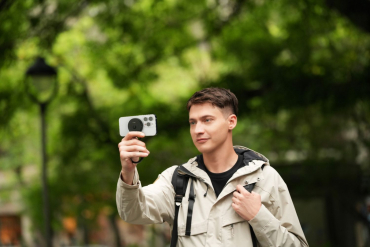 NANLITE lumo Smartphone-Ringleuchte mit cleverem Klappmechanismus mint