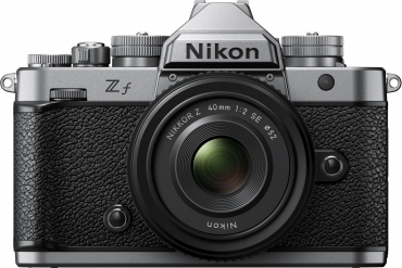 Nikon Zf + 40mm f2 SE silber + SmallRig Lederetui