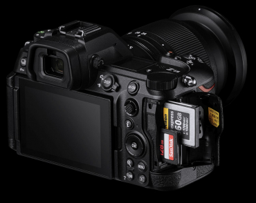 Nikon Z6 III + Z 24-70mm f4 S B-Ware
