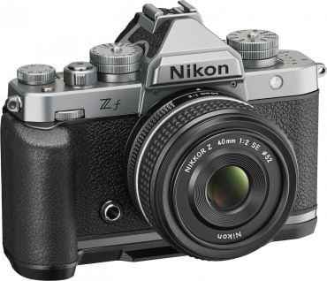 Nikon Zf + 40mm f2 SE silber + SmallRig Lederetui