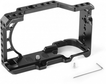 Sony ILCE-6400 + 18-135mm + SmallRig 2310B Cage