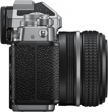 Nikon Zf + 40mm f2 SE silber + SmallRig Lederetui