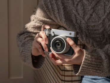 Fujifilm GFX 100RF Argent + Voigtländer Prof. haute vitesse SDXC 256GB UH