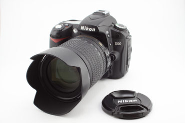 Nikon D90 + AF-S 18-105mm, used #9070507