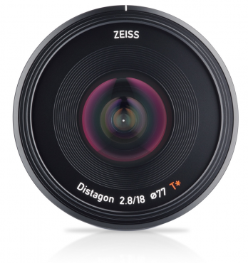 Sony Alpha ILCE-7 IV + ZEISS Batis 18mm