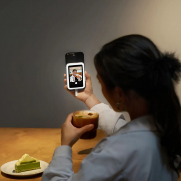 INSTA360 Snap Selfie Screen mit Licht