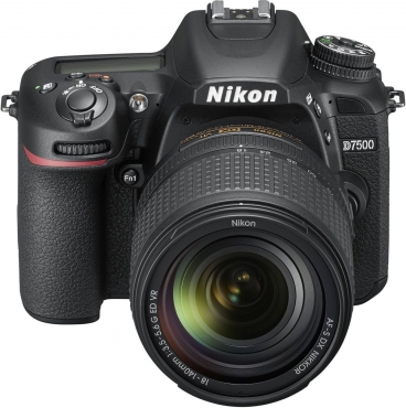 Nikon D7500 + Nikon 18-140mm f3.5-5.6G ED VR B-Ware