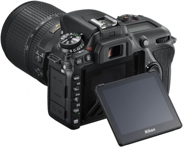 Nikon D7500 + Nikon 18-140mm f3.5-5.6G ED VR B-Ware