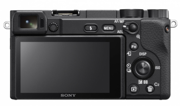 Sony ILCE-6400 + 18-135mm + SmallRig 2310B Cage