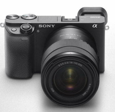 Sony ILCE-6400 + 18-135mm + SmallRig 2310B Cage