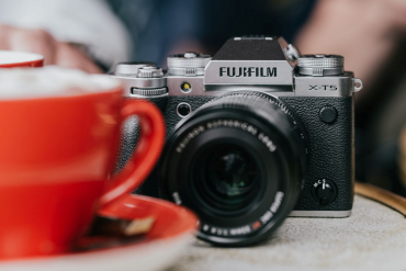 Fujifilm X-T5 Gehäuse silber + Sigma 16-300mm f3,5-6,7 DC OS Fuji X
