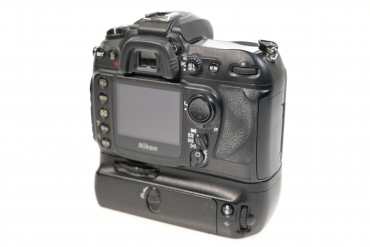 Nikon D200 + MB-D200 gebraucht #9165588
