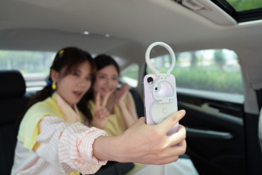 NANLITE lumo Smartphone-Ringleuchte mit cleverem Klappmechanismus mint