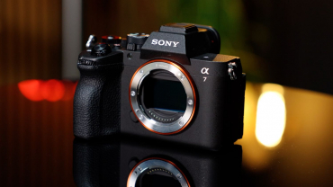 Sony Alpha ILCE-7 V + Sony Ladegerät BC-QZ1