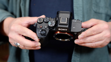 Sony Alpha ILCE-7 V + Sony Ladegerät BC-QZ1