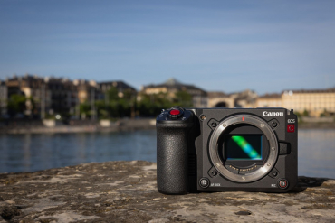 Canon EOS C50 + 2x LP-E6P battery