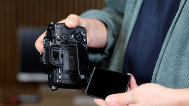 Sony Alpha ILCE-7 V + Sony Ladegerät BC-QZ1