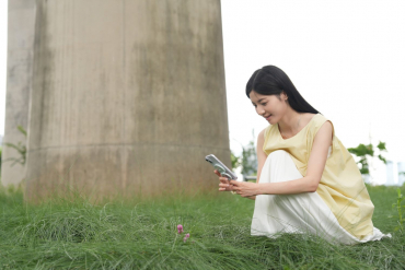 NANLITE lumo Smartphone-Ringleuchte mit cleverem Klappmechanismus mint