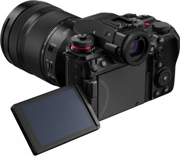 Panasonic DC-S1RII + S 24-105mm f4 + DMW-BG2E