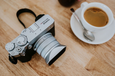 Fujifilm GFX 100RF Argent + Voigtländer Prof. haute vitesse SDXC 256GB UH