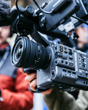 Sony ILME-FX2 +XLR-Griff + FE PZ 16-35mm f4 G