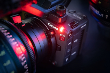 Canon EOS C50 + 2x LP-E6P battery