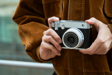 Fujifilm GFX 100RF Argent + Voigtländer Prof. haute vitesse SDXC 256GB UH