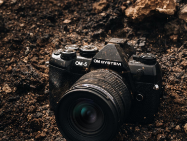 OM SYSTEM OM-5 II schwarz + 14-150mm II + Peter Hadley BLS-5 Akku