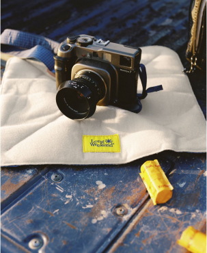 Long Weekend Padded Camera Wrap 19x19