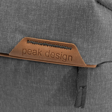 Peak Design Everyday Sling 3L Hellgrau