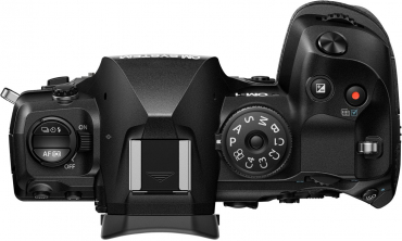 OM System OM-1 II black + 150-400mm f4.5 TC1.25x + handle